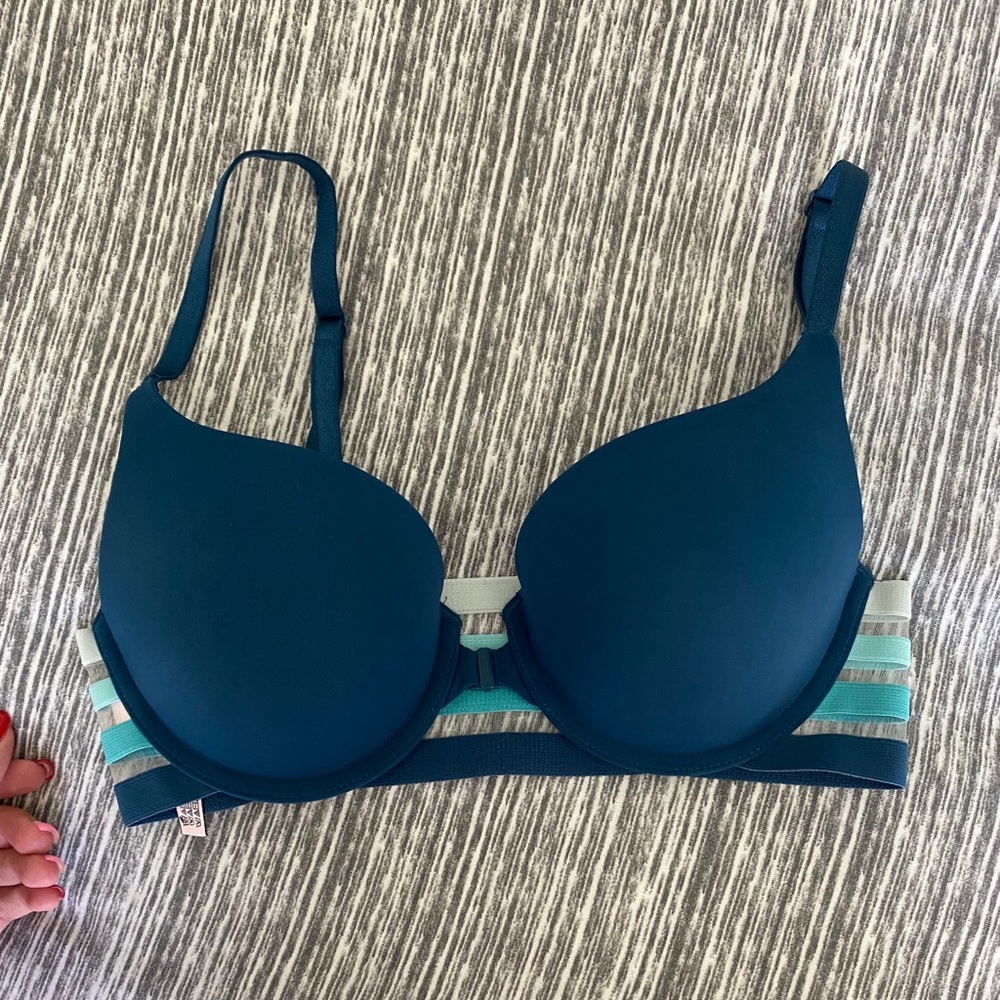 Victoria’s Secret t-shirt push-up bra